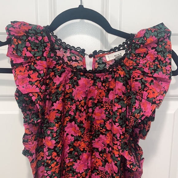 Mine NWOT Multicolored Floral FLUTTER Sleeve Blouse Top A-line cherry red M - Picture 4 of 10